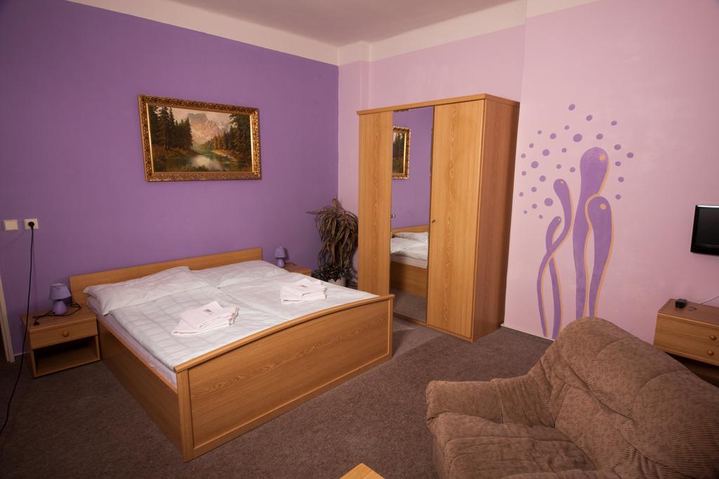 Hotel Haltrava Klenci pod Cerchovem Ruang foto