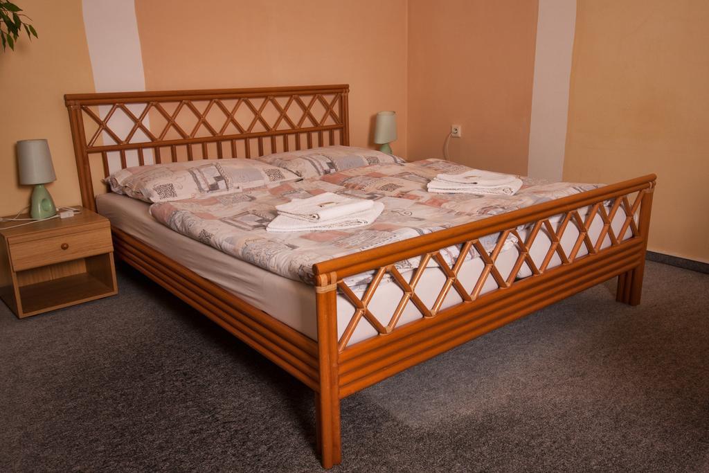 Hotel Haltrava Klenci pod Cerchovem Ruang foto