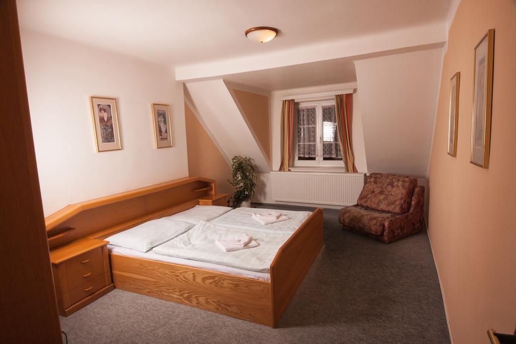 Hotel Haltrava Klenci pod Cerchovem Ruang foto