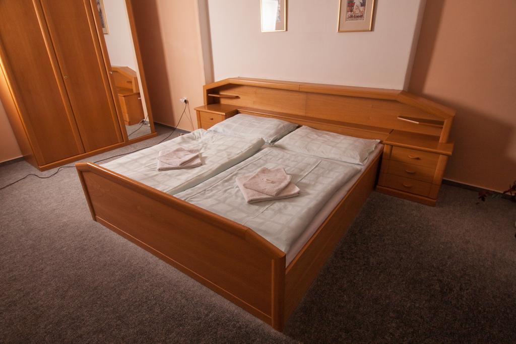 Hotel Haltrava Klenci pod Cerchovem Ruang foto